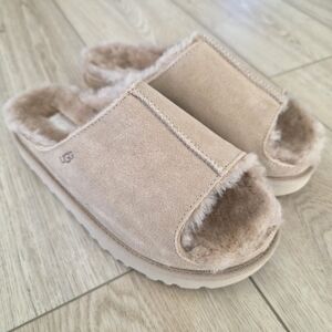 NWOT UGG Tan Real Lamb Fur Slide Slippers 7